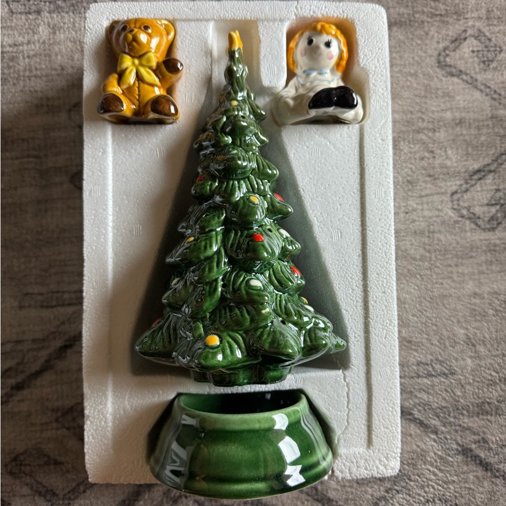 Avon Vintage Green Ceramic Christmas Tree hostess gift from the 70’s never used